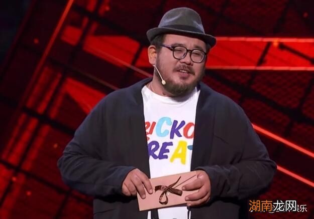 周奇墨夺得冠军却难以服众 脱口秀大会第四季冠军周奇墨