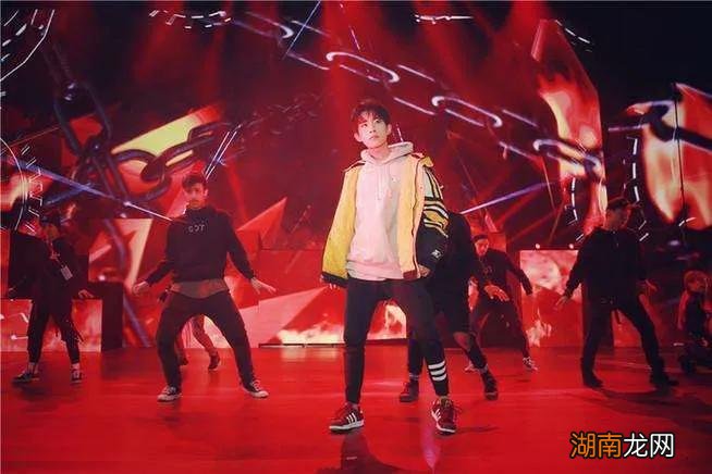 易烊千玺的父母是怎么教育培养他的 易烊千玺父母是谁