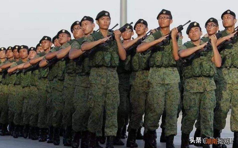 普通人在新加坡工作有多少工资 新加坡有多少人口