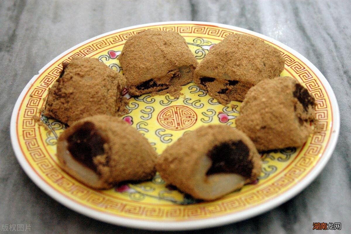 北京著名传统小吃驴打滚名字的由来 驴打滚是什么小吃