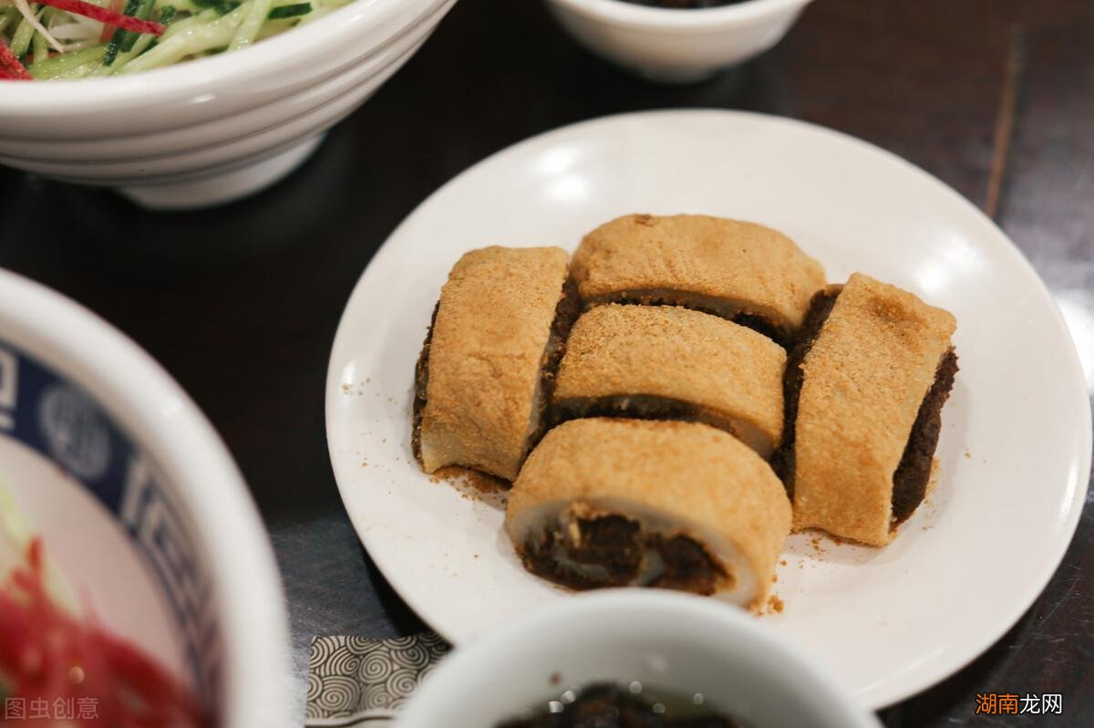 北京著名传统小吃驴打滚名字的由来 驴打滚是什么小吃