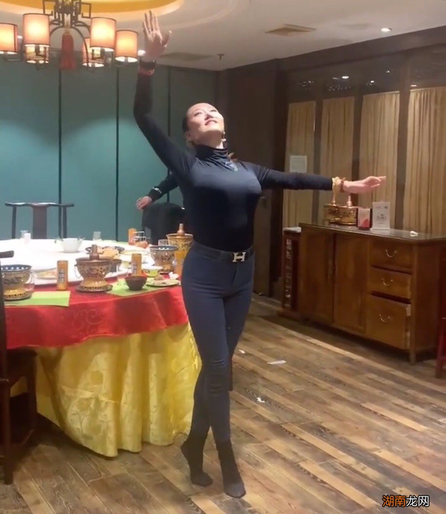 人气不比当年但歌唱实力却未减 歌手黄格选个人资料简介