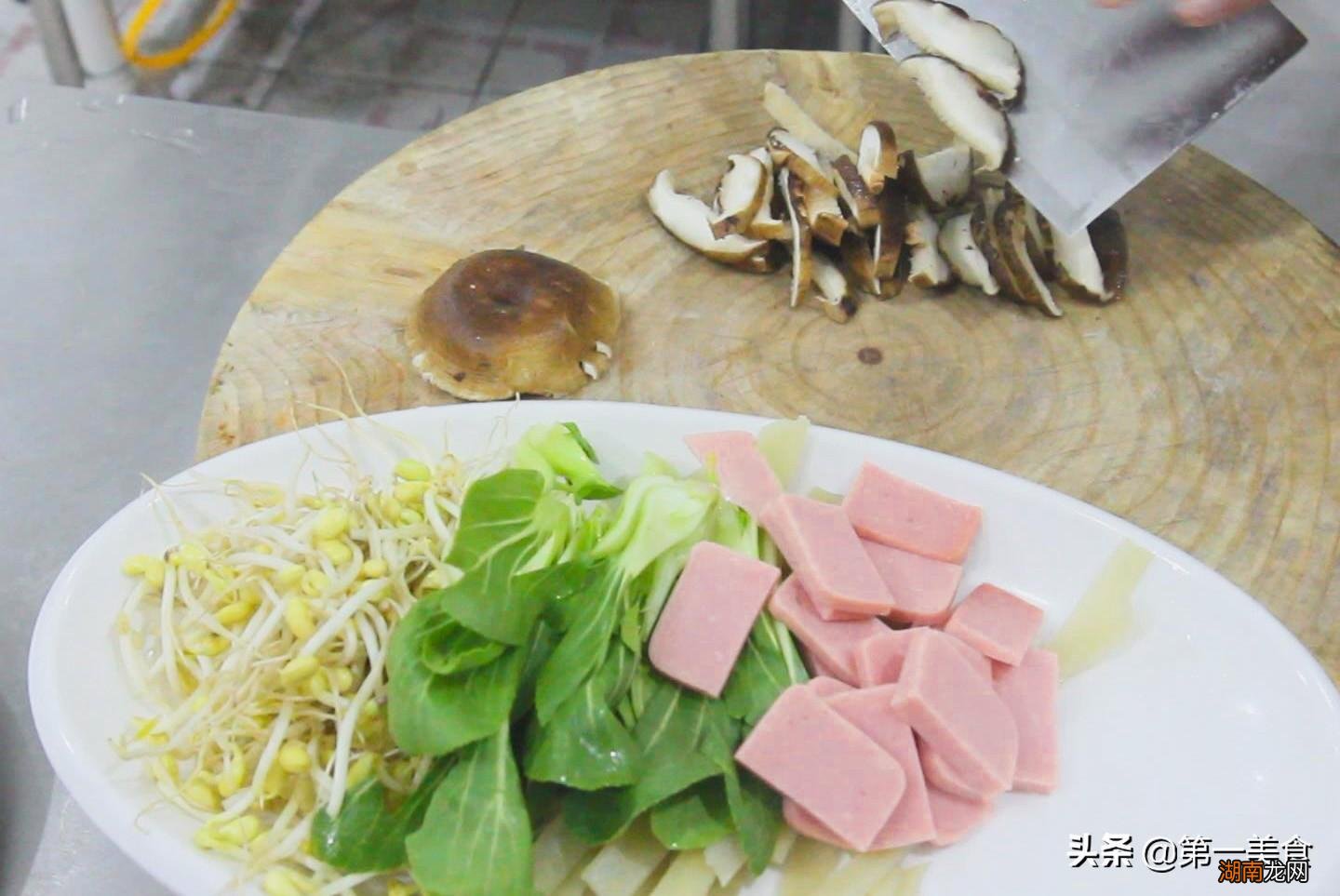 毛血旺家庭配菜做法 正宗的毛血旺里面有什么食材好吃