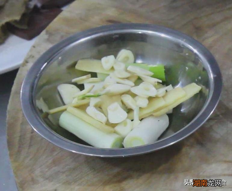 毛血旺家庭配菜做法 正宗的毛血旺里面有什么食材好吃