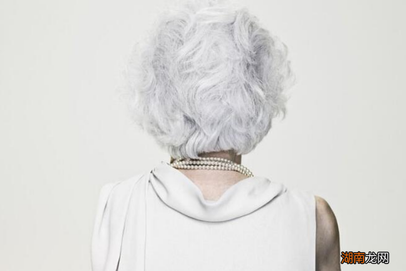 女人梦见头发白了是什么意思周公解梦