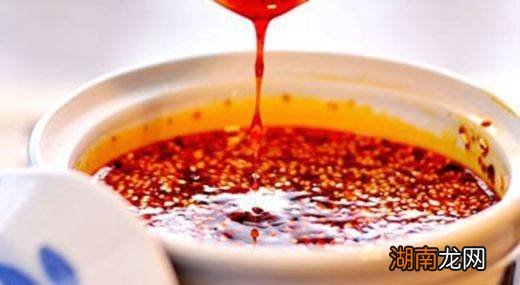 衣服弄到辣椒油洗掉窍门 辣椒油干了还洗得掉吗