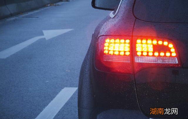 刹车灯不亮怎么修理