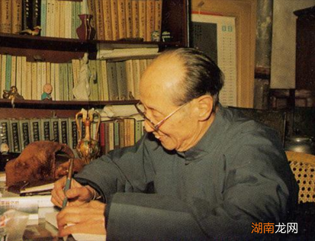 臧克家的生平事迹及重要地位介绍 臧克家被誉为什么