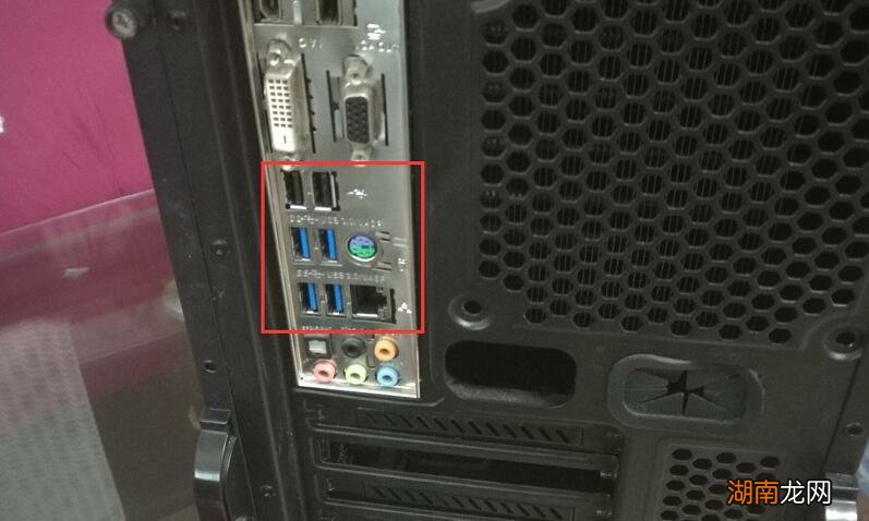 键盘鼠标插主机哪个位置 鼠标插在主机哪个接口图片
