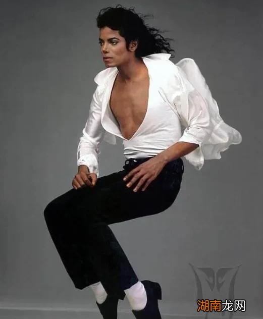 45度倾斜是怎么回事 杰克逊45度倾斜怎么做到的