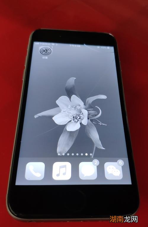 手机变成黑白怎么恢复彩色屏幕