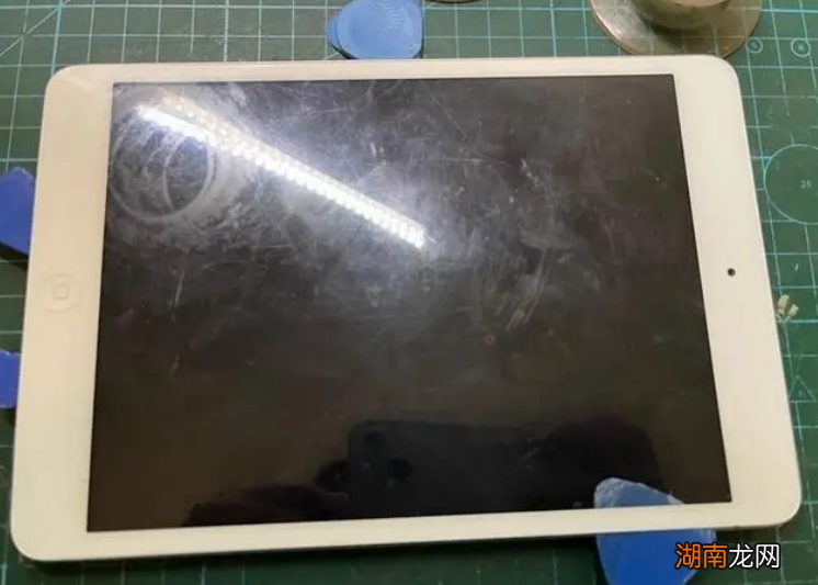 ipad屏幕一条细线一会又好了怎么回事