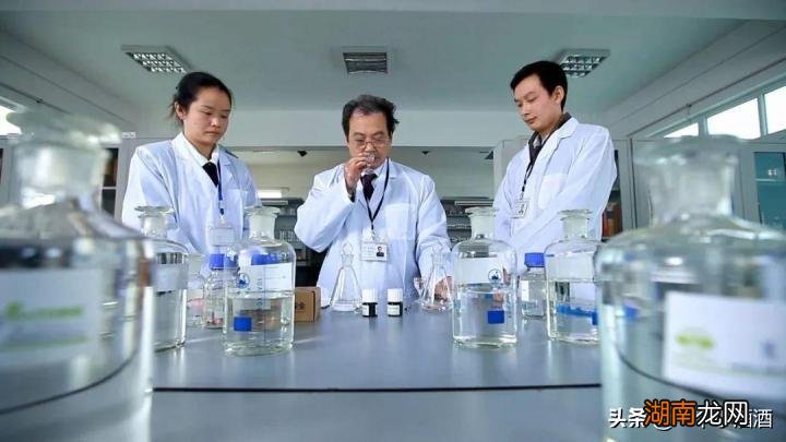 一级酒与优级酒哪个更好喝 白酒优级和一级有什么区别