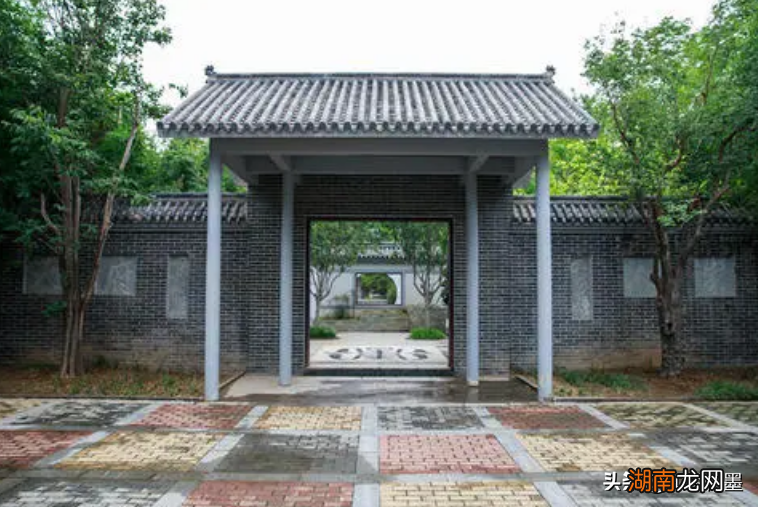 大门若朝西寒夏受人欺的讲究说法 大门朝西的房子风水好吗