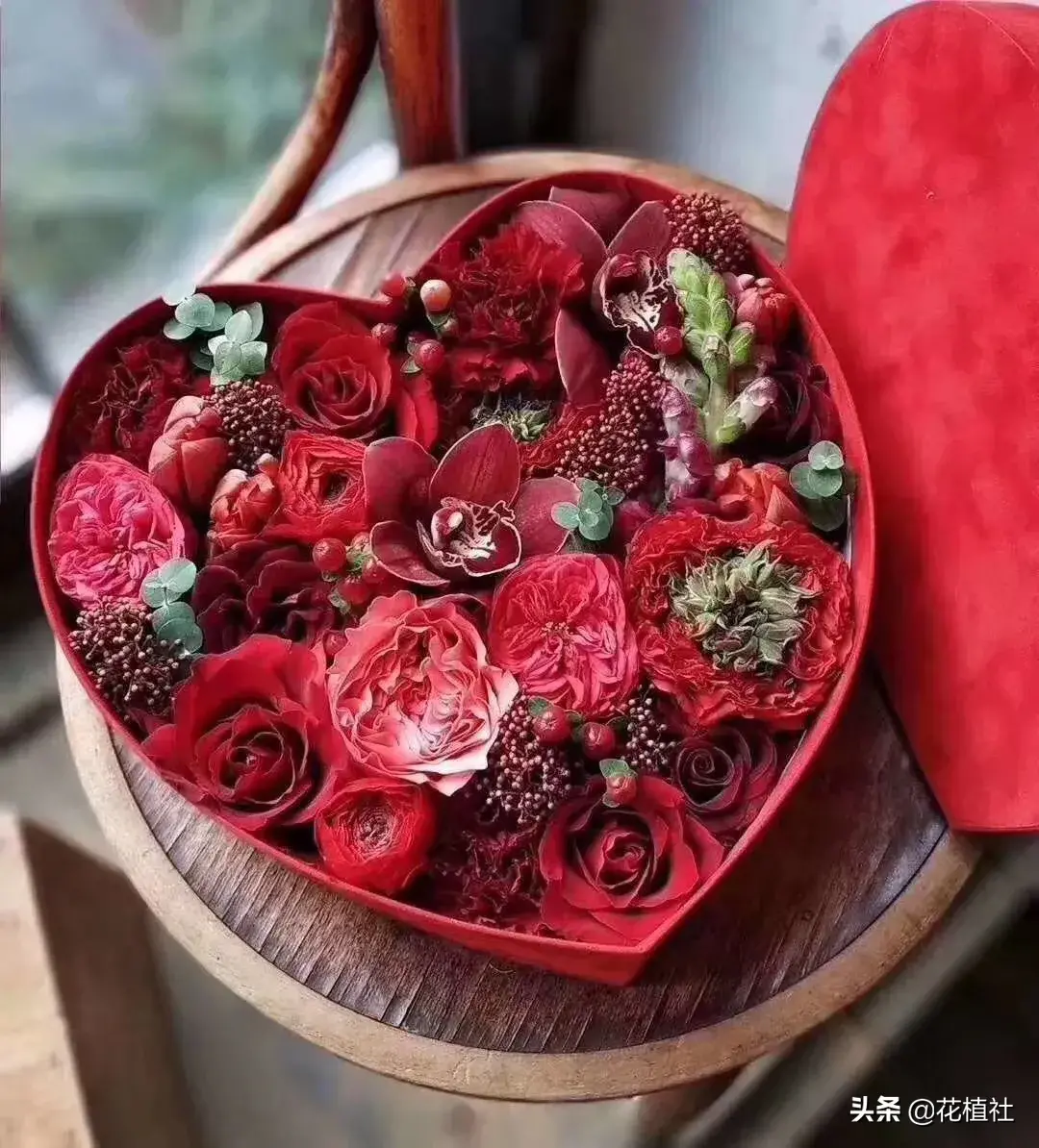 超详细分享鲜花如何保鲜更长时间 收到鲜花花束怎样养护