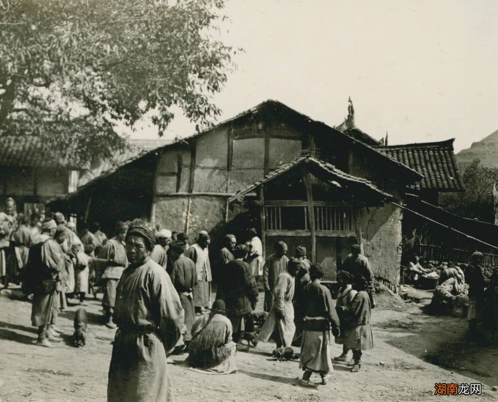 这句民间俗语出自何处 仰头老婆低头汉什么意思