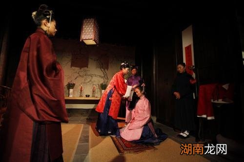 这句民间俗语出自何处 仰头老婆低头汉什么意思