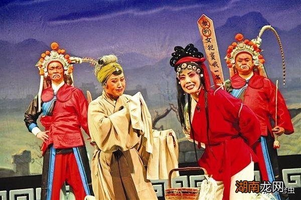 血溅白练是什么意思 窦娥临死前为什么要发下三桩毒誓