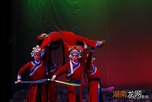 血溅白练是什么意思 窦娥临死前为什么要发下三桩毒誓