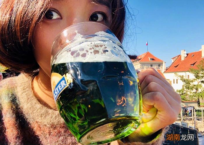 白啤酒黄啤酒黑啤酒哪个好喝口感好对身体好