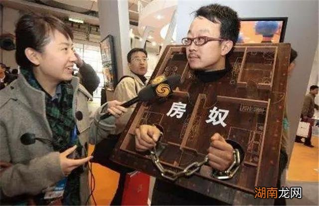 卖炭翁的真实历史背景与赏析 半匹红纱一丈绫的意思