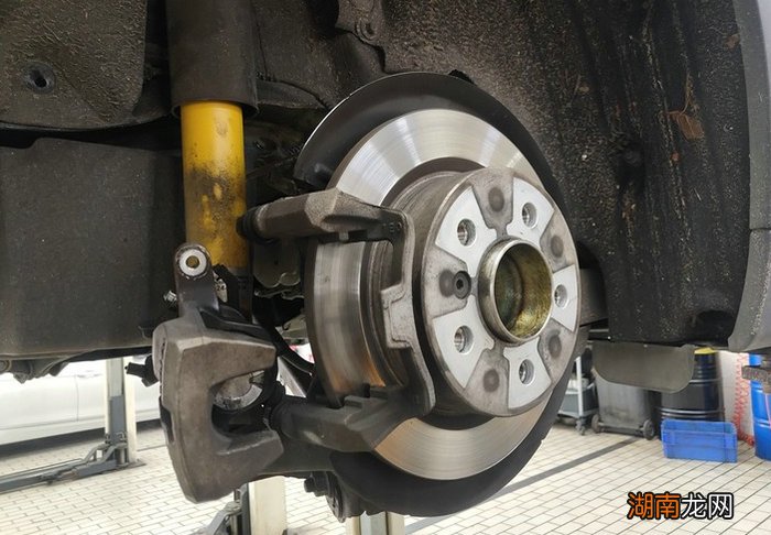 换4个刹车片一般多少钱