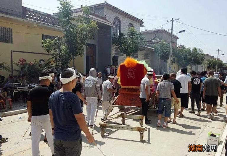 红事礼到人不怪白事礼到人不收的含义 礼多人不怪什么意思