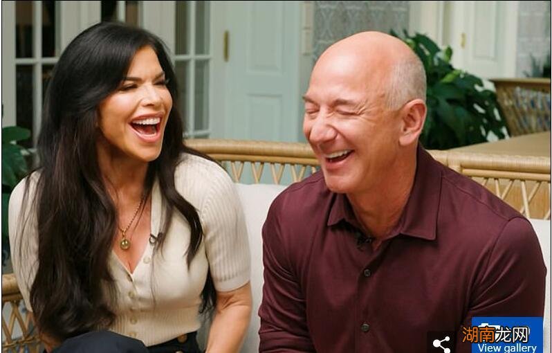 杰夫贝佐斯相关消息 杰夫贝佐斯与新女友接受采访秀恩爱