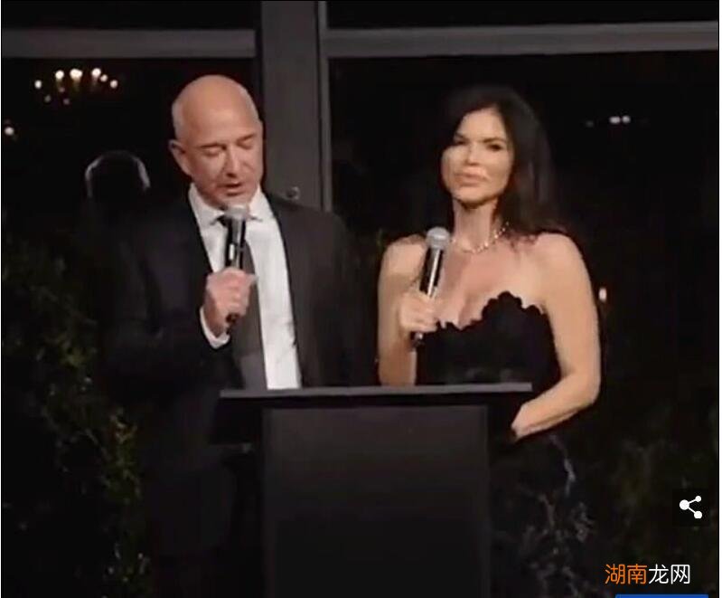 杰夫贝佐斯相关消息 杰夫贝佐斯与新女友接受采访秀恩爱