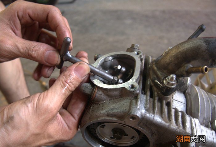 气门导管的作用是什么