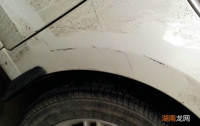 车上的水泥浆凝固了怎么洗掉