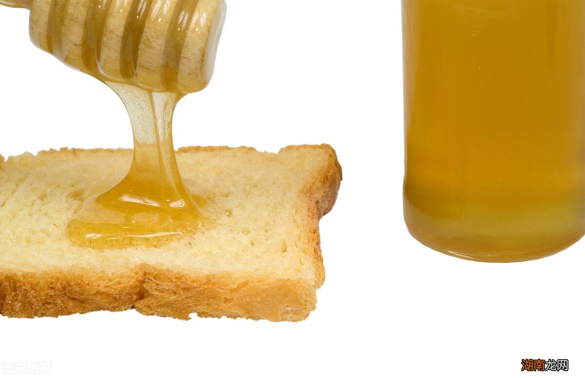 真假蜂蜜冷藏后的区别 蜂蜜放冰箱变成白色固体是真蜂蜜吗