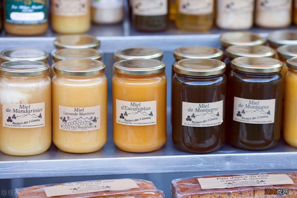 真假蜂蜜冷藏后的区别 蜂蜜放冰箱变成白色固体是真蜂蜜吗