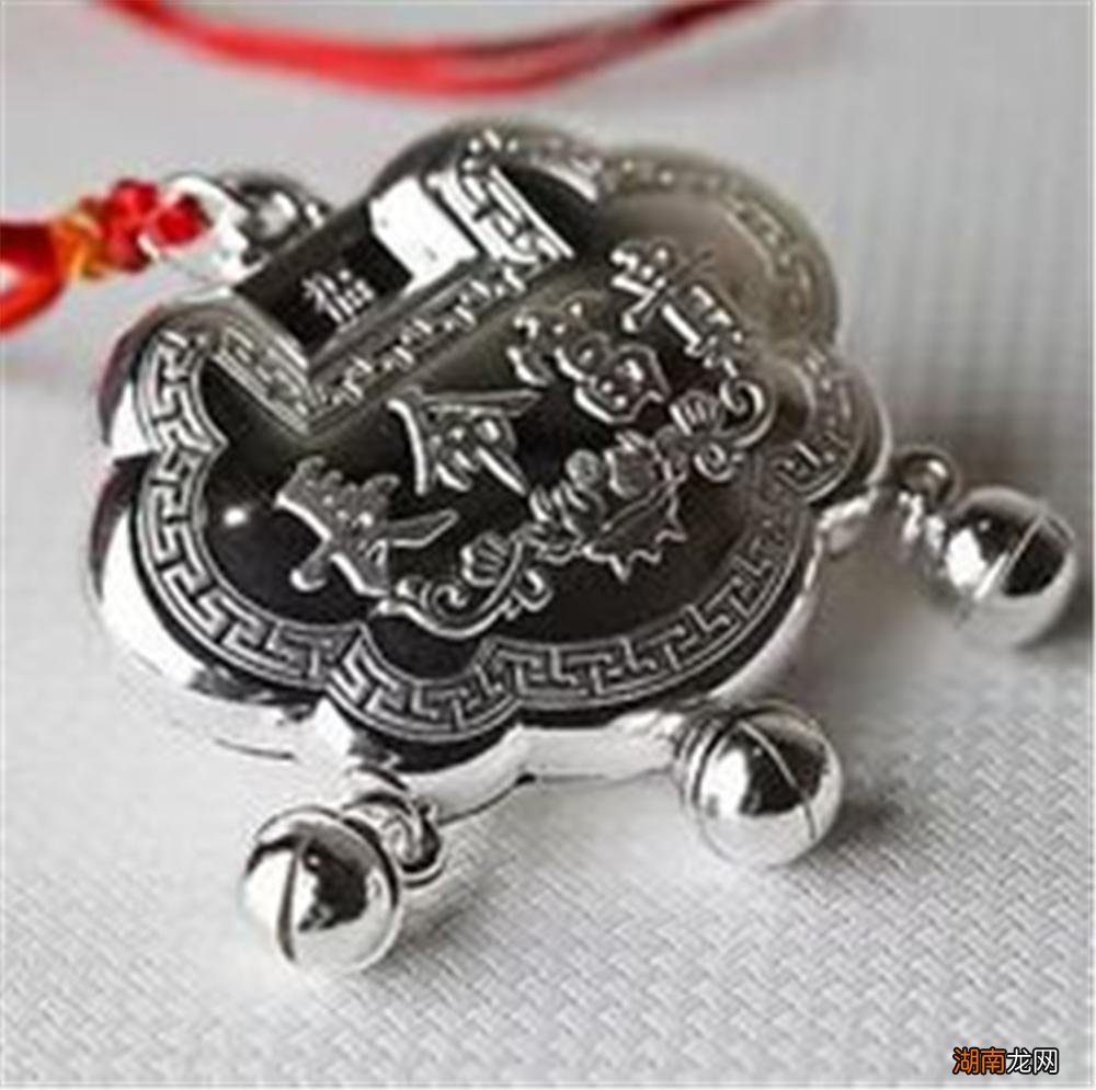 给宝宝封酒是满月还是周岁 给宝宝封酒的讲究和忌讳