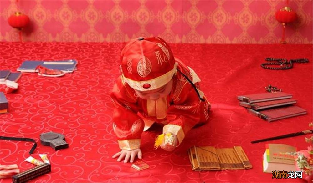 给宝宝封酒是满月还是周岁 给宝宝封酒的讲究和忌讳