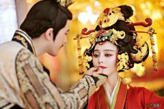 他以笑里藏刀在朝堂屹立不动 笑里藏刀指的是什么意思