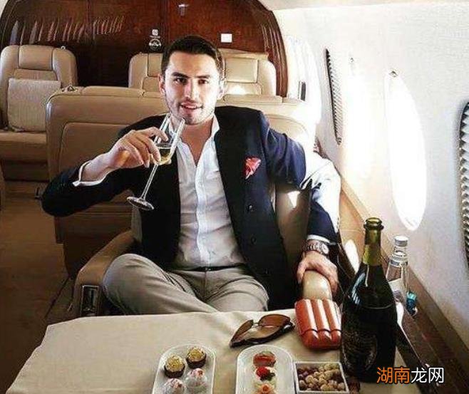 三百多万迪拜人口本地人只占20% 迪拜人口和面积是多少