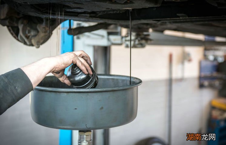 汽车不常开两年换一次机油行吗