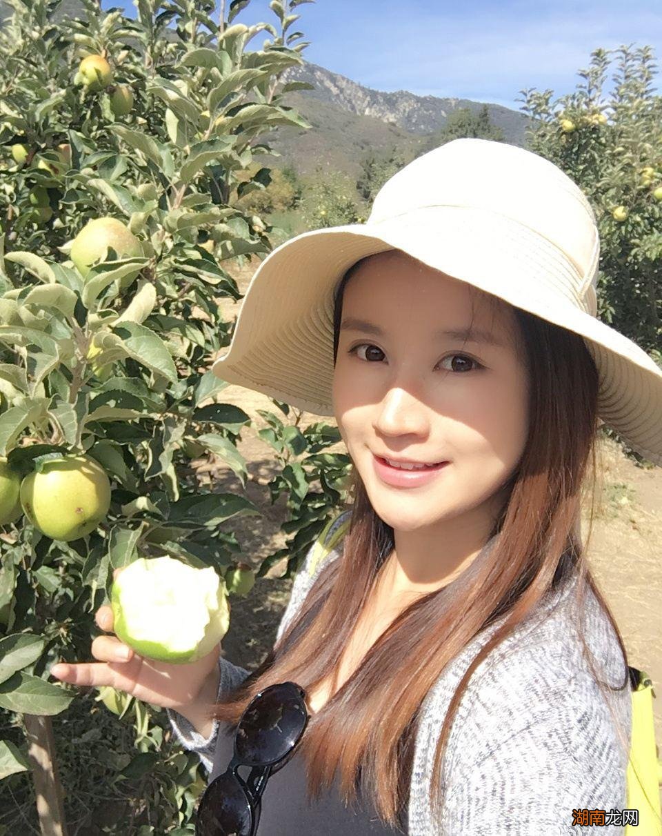 伏玟晓现状34岁独自带儿子 主持人伏玟晓个人资料介绍