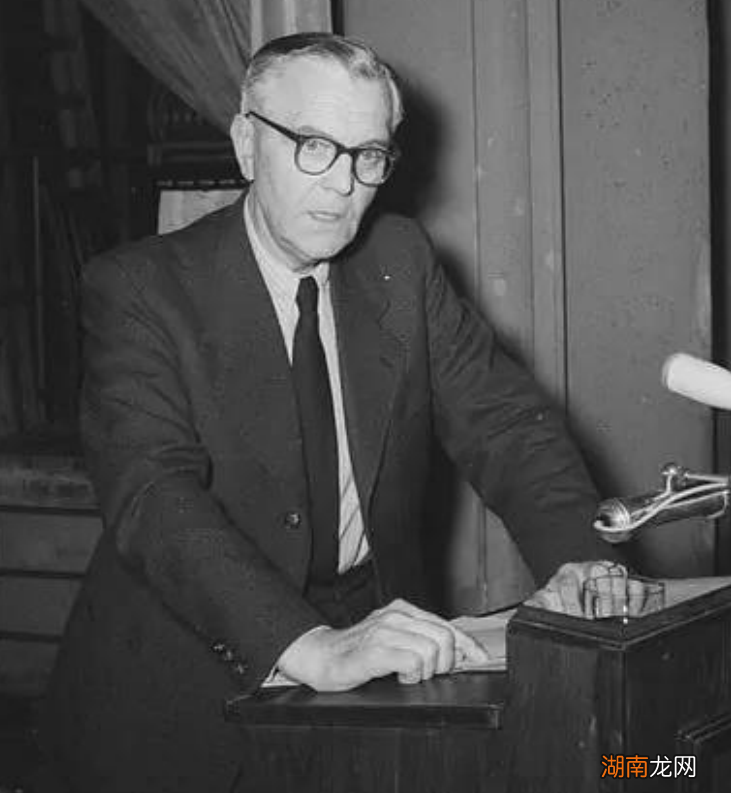 首位投敌的二战德国元帅 保卢斯为什么不撒退