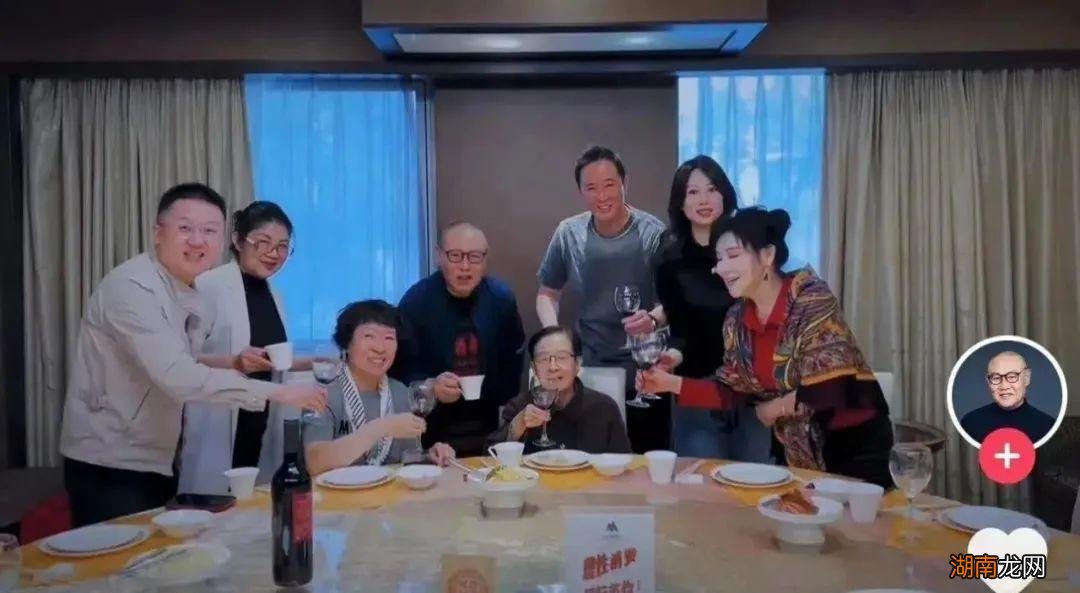 61岁董文华现身干什么 歌唱家董文华现在情况怎么样