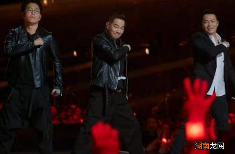 54岁谢天华罕晒全家福 谢天华个人资料及年龄绝介绍