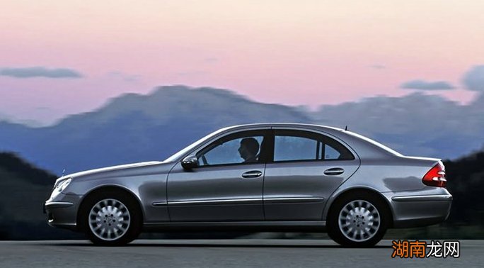 奔驰e280油箱多少升