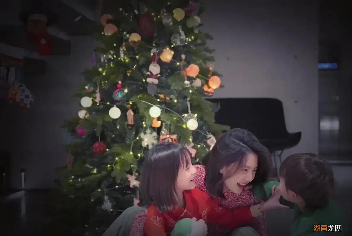 黄磊三个孩子罕见同框 黄磊几个孩子