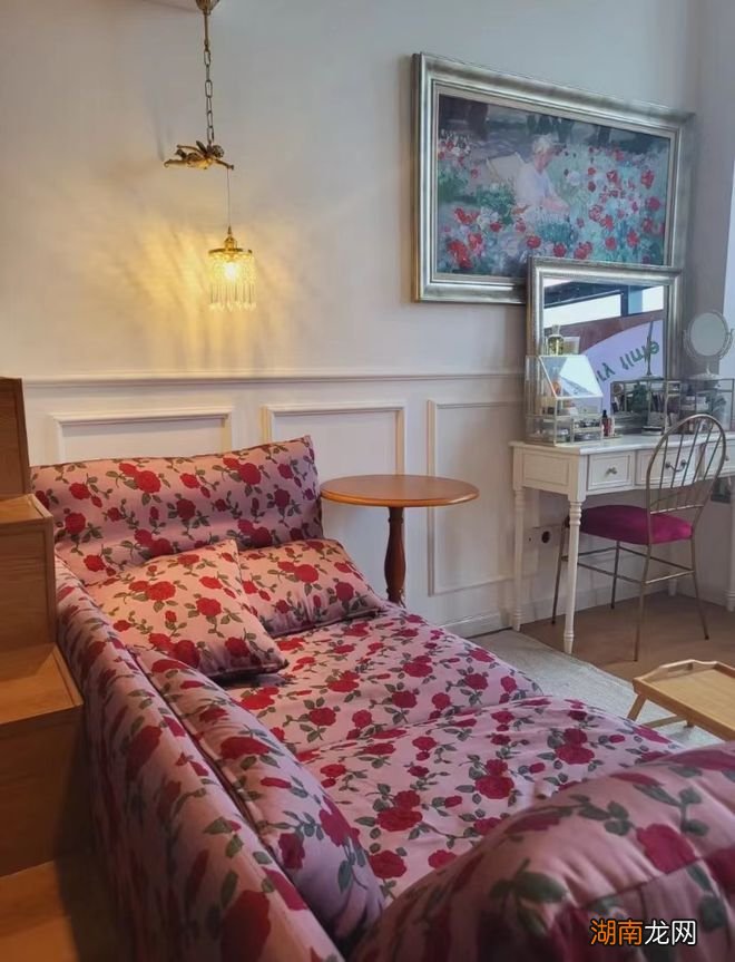 极繁主义惊呆网友！堪比大平层的25㎡法式复古迷你公寓，每件家具都美得独一无二！