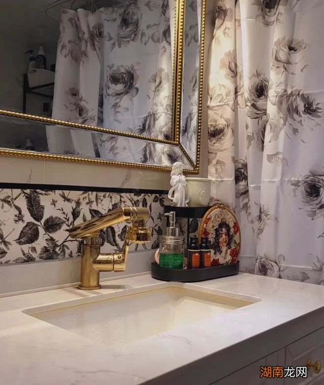 极繁主义惊呆网友！堪比大平层的25㎡法式复古迷你公寓，每件家具都美得独一无二！