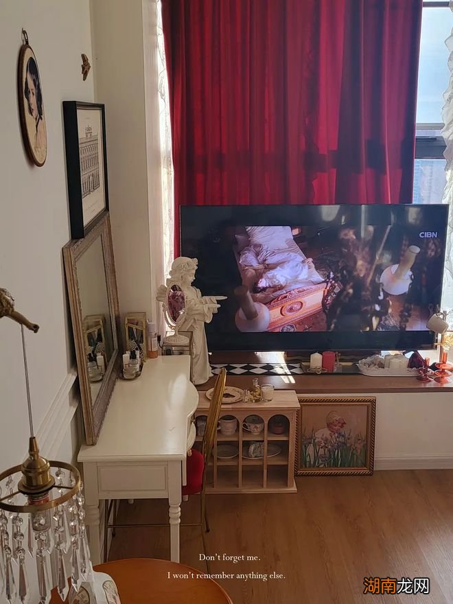 极繁主义惊呆网友！堪比大平层的25㎡法式复古迷你公寓，每件家具都美得独一无二！