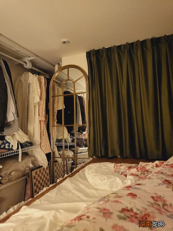 极繁主义惊呆网友！堪比大平层的25㎡法式复古迷你公寓，每件家具都美得独一无二！