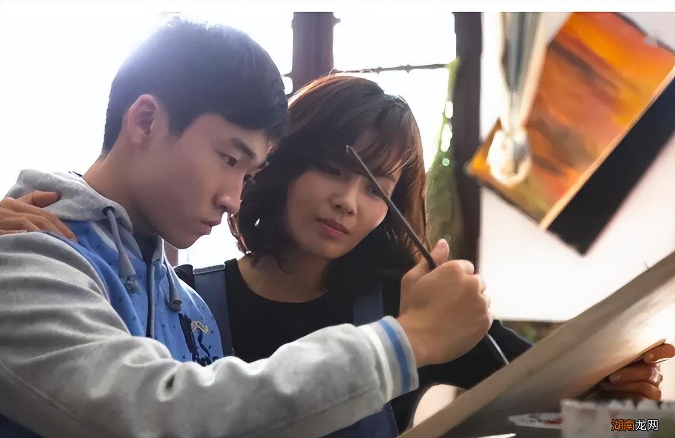 演员石云鹏出道18年拍过无数正剧 姓石的明星名字