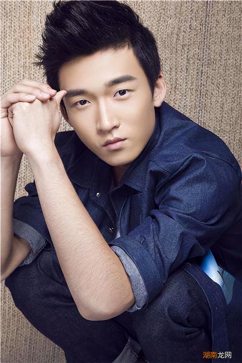 演员石云鹏出道18年拍过无数正剧 姓石的明星名字